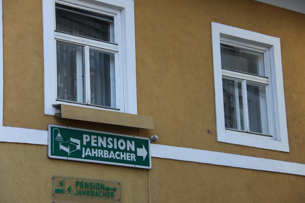 Pension Jahrbacher Леобен Экстерьер фото